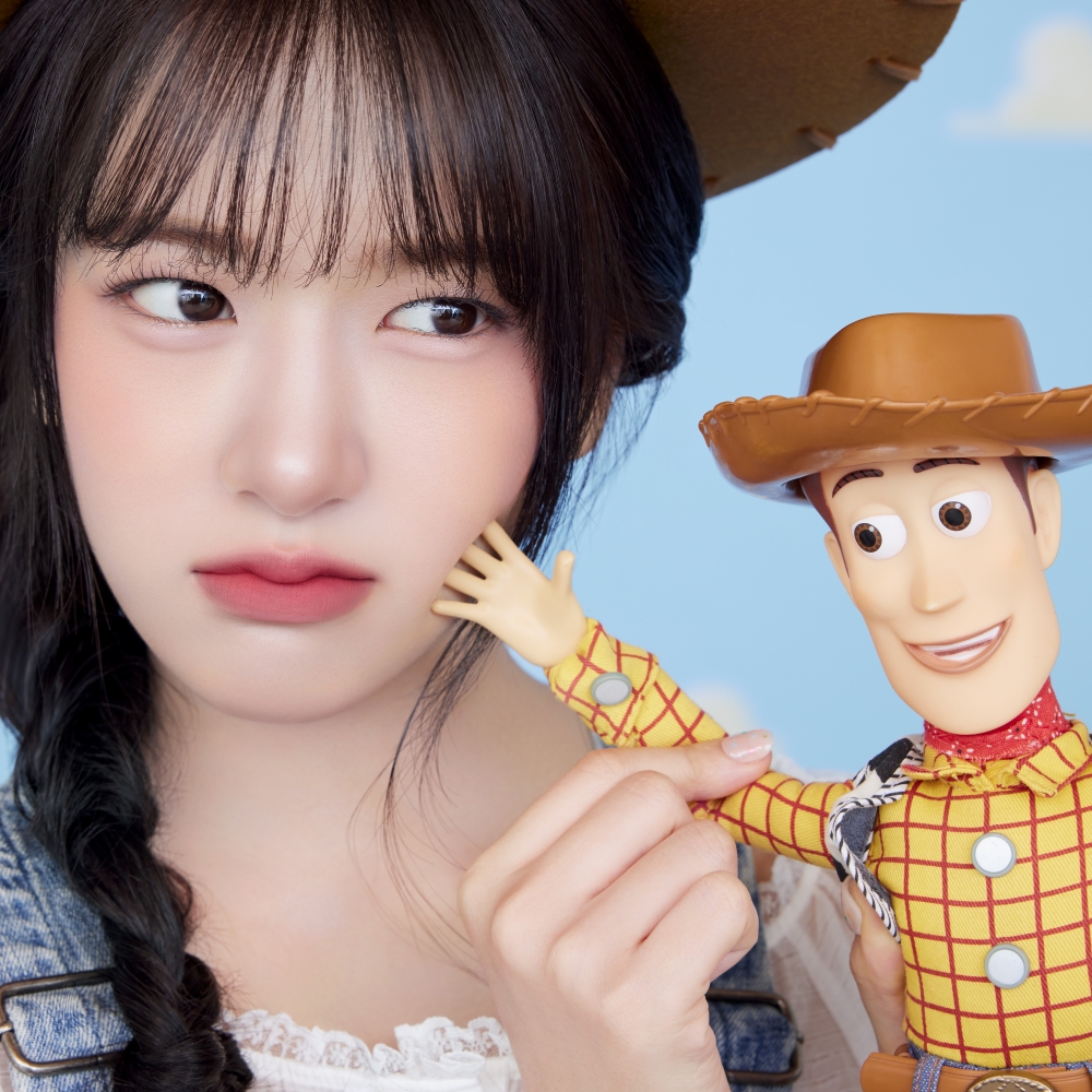 안유진_토이스토리_무드_07 123123.jpg